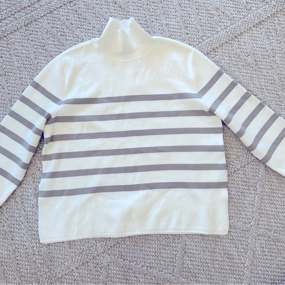 H&M White and Brown Striped Turtleneck Sweater - Picture 7 of 10